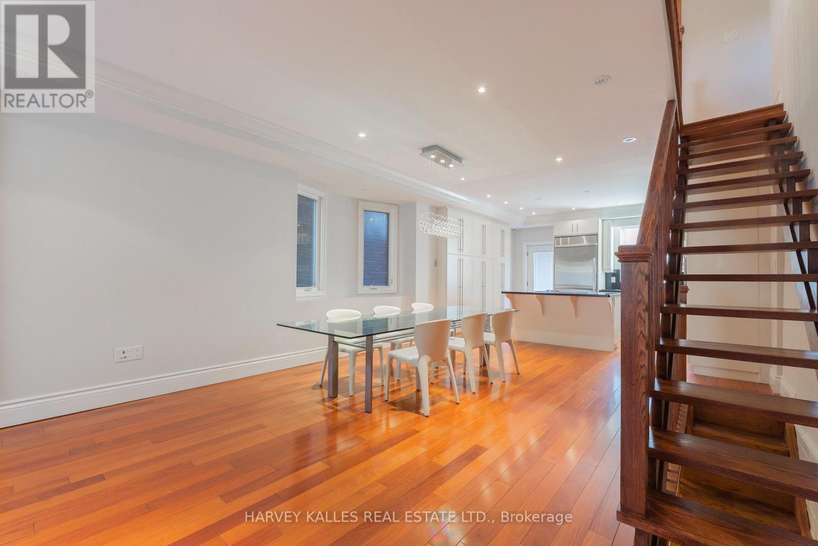 1107 GERRARD STREET E