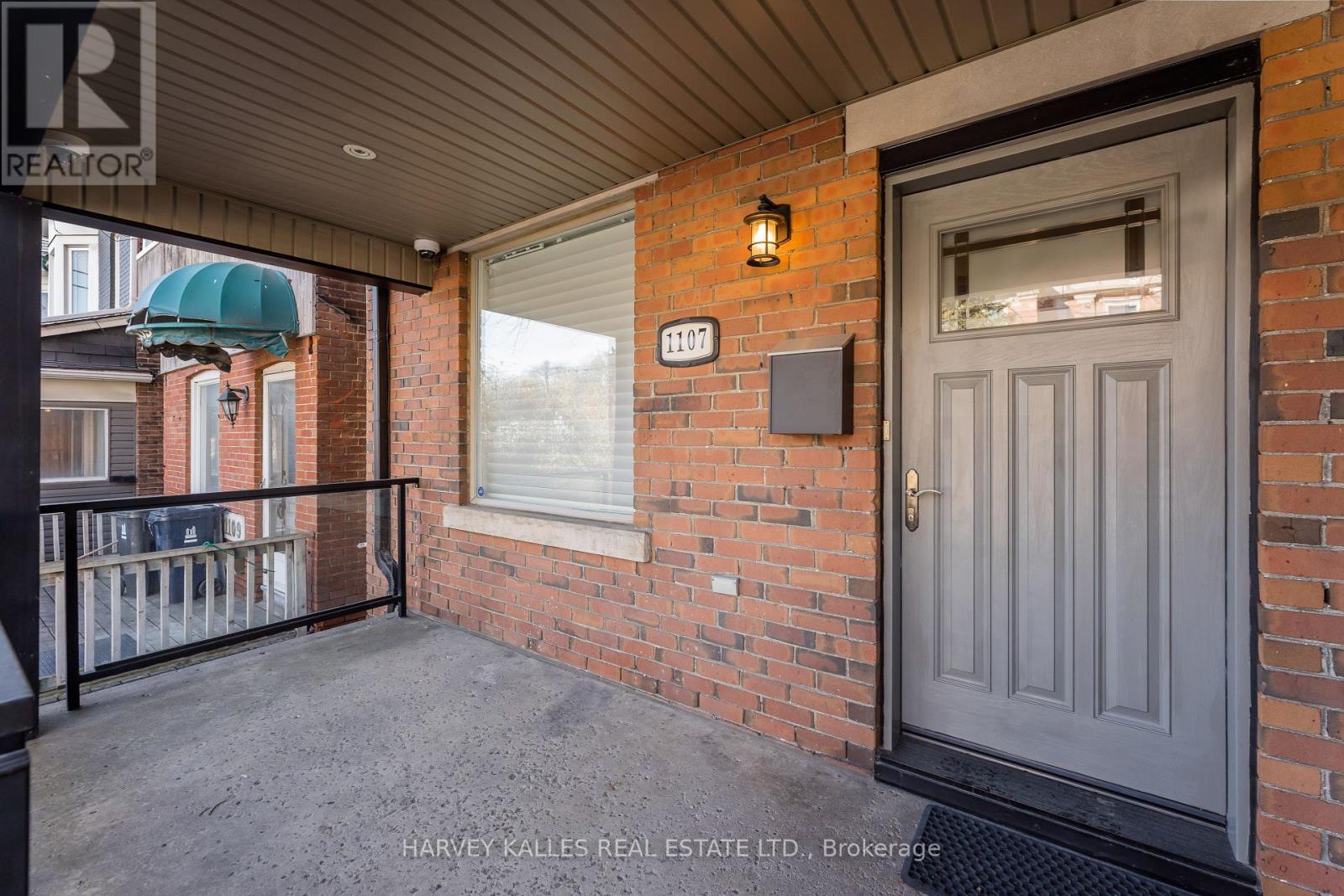 1107 GERRARD STREET E