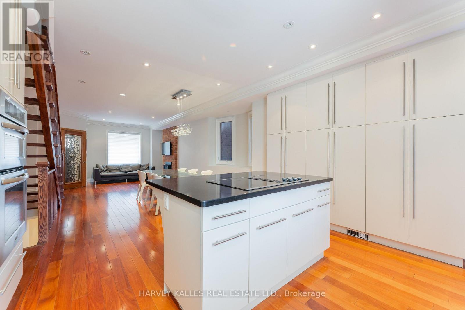1107 GERRARD STREET E