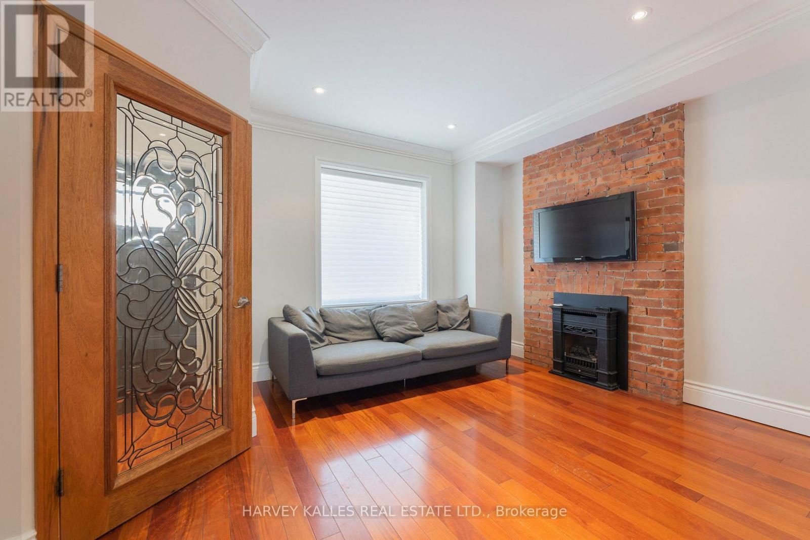 1107 GERRARD STREET E