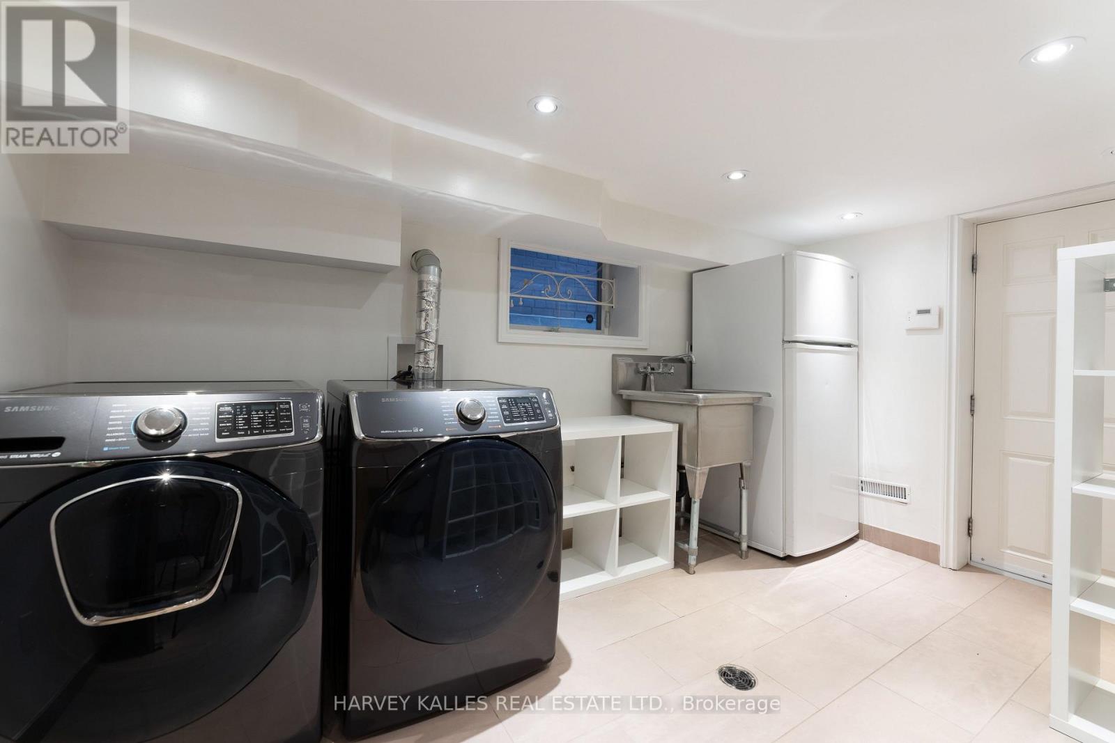 1107 GERRARD STREET E