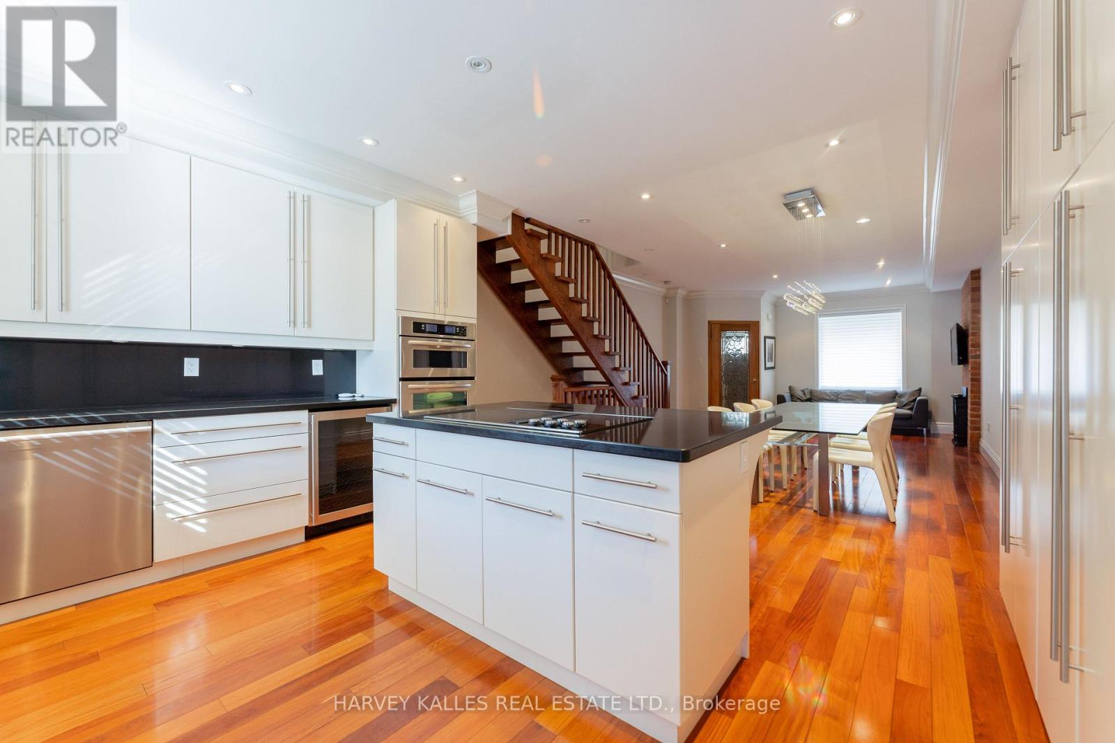 1107 GERRARD STREET E