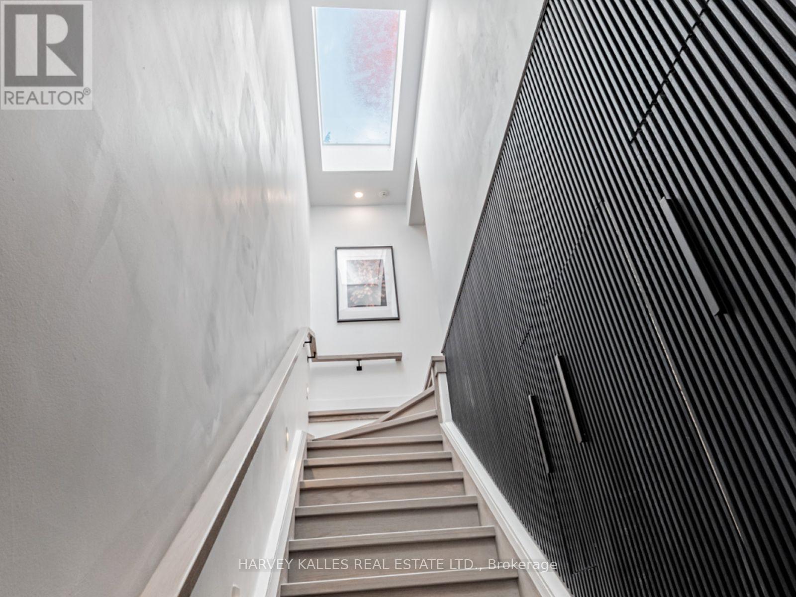 2ND FLR - 20 LESLIE GARDEN LANE