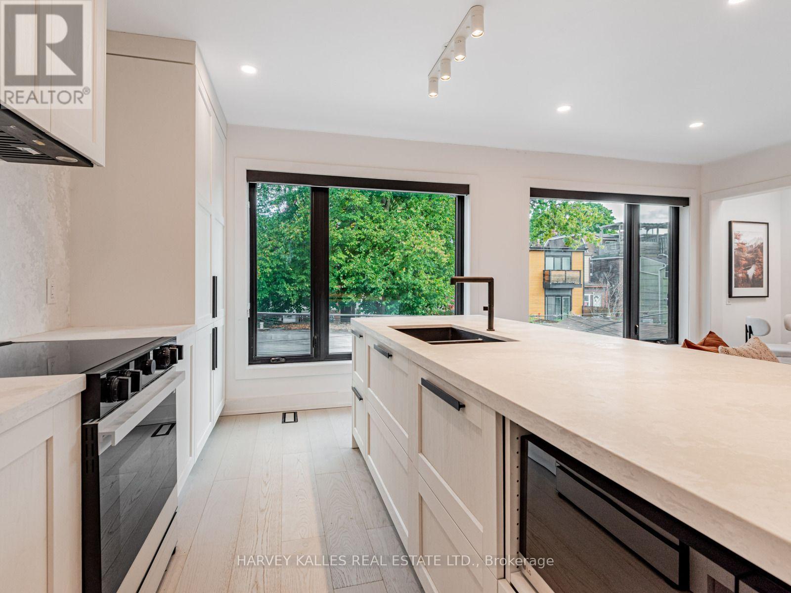 2ND FLR - 20 LESLIE GARDEN LANE
