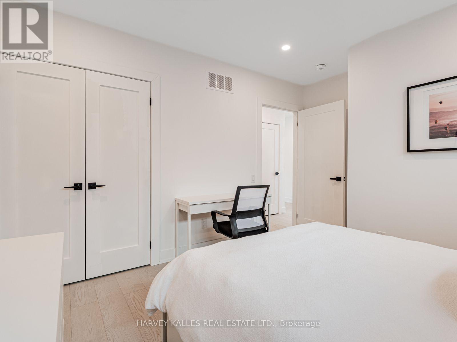 2ND FLR - 20 LESLIE GARDEN LANE