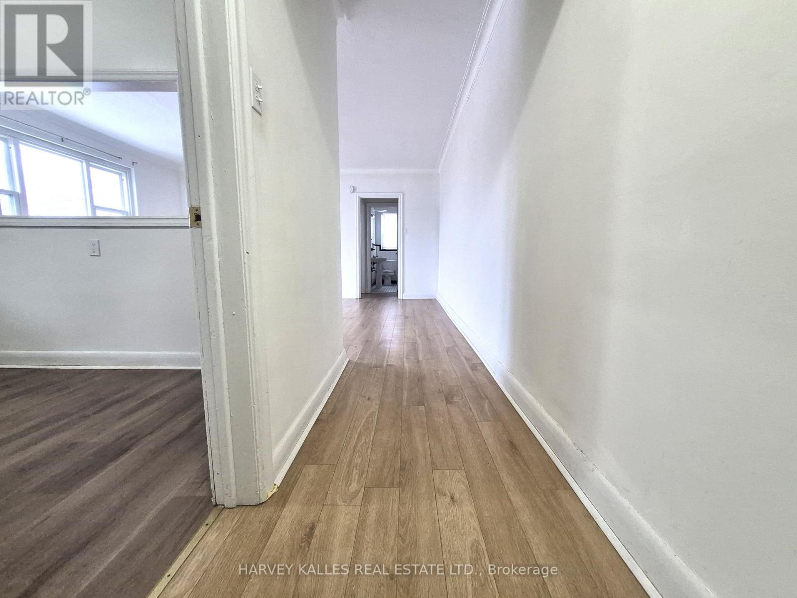 8 - 2905 ST CLAIR AVENUE E