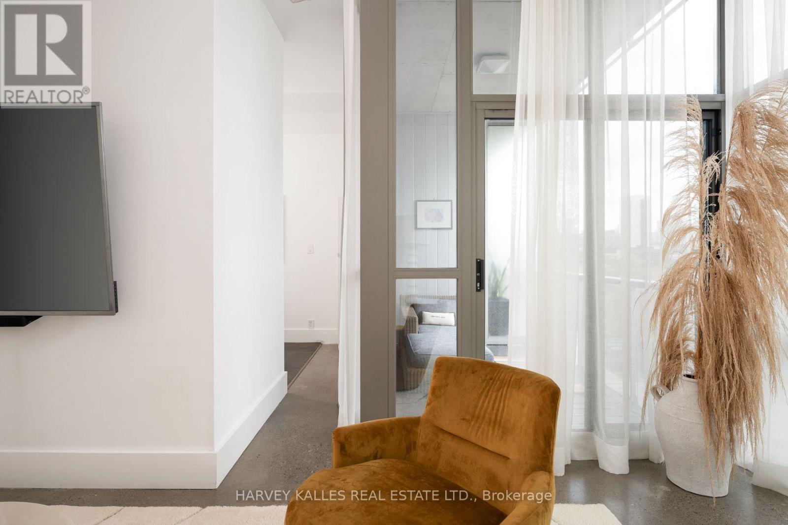 410 - 625 QUEEN STREET E