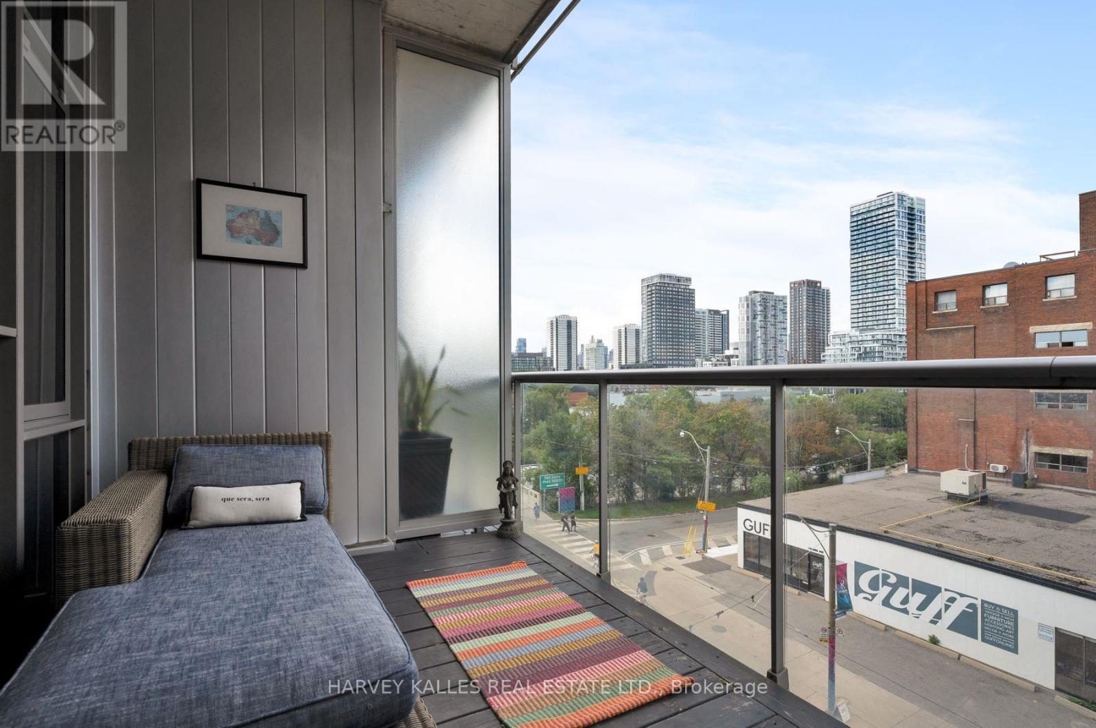 410 - 625 QUEEN STREET E