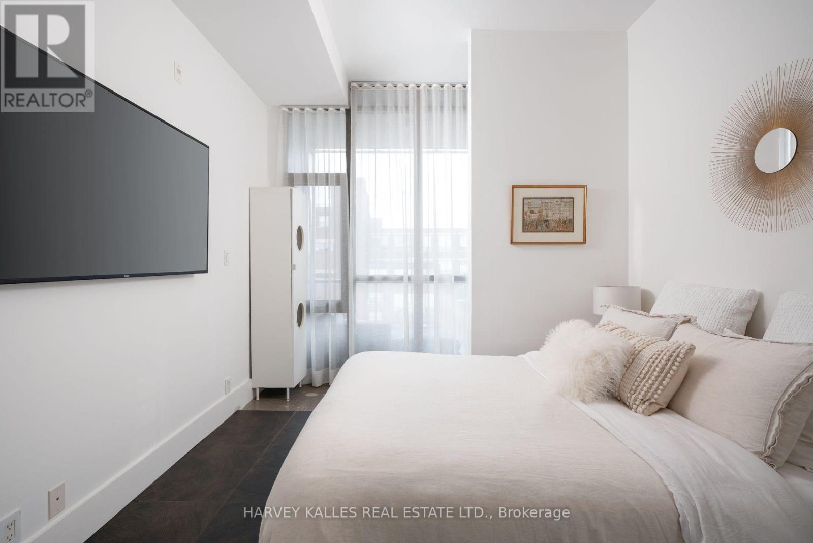 410 - 625 QUEEN STREET E