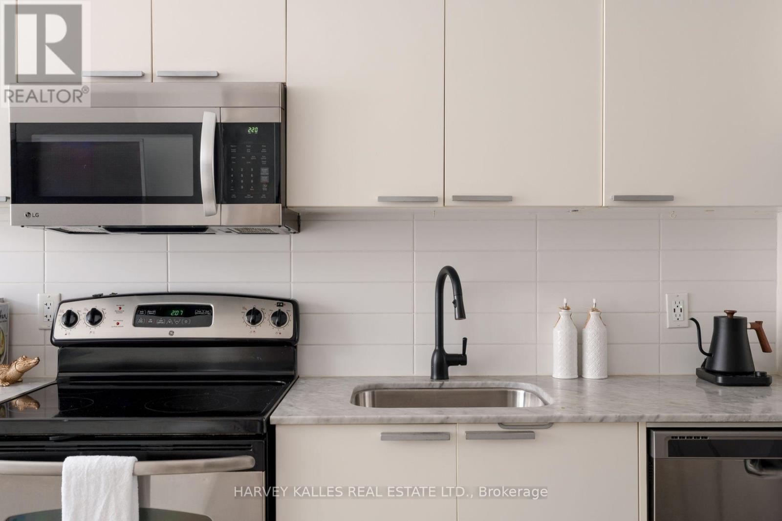 410 - 625 QUEEN STREET E