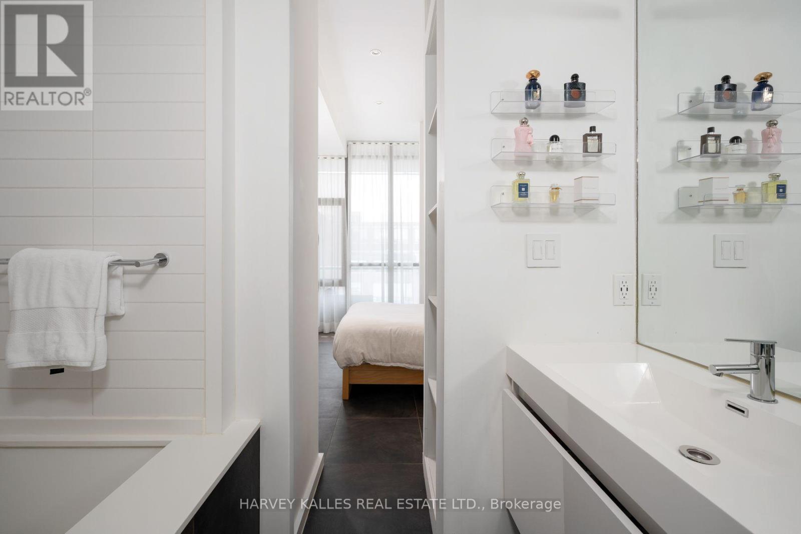 410 - 625 QUEEN STREET E