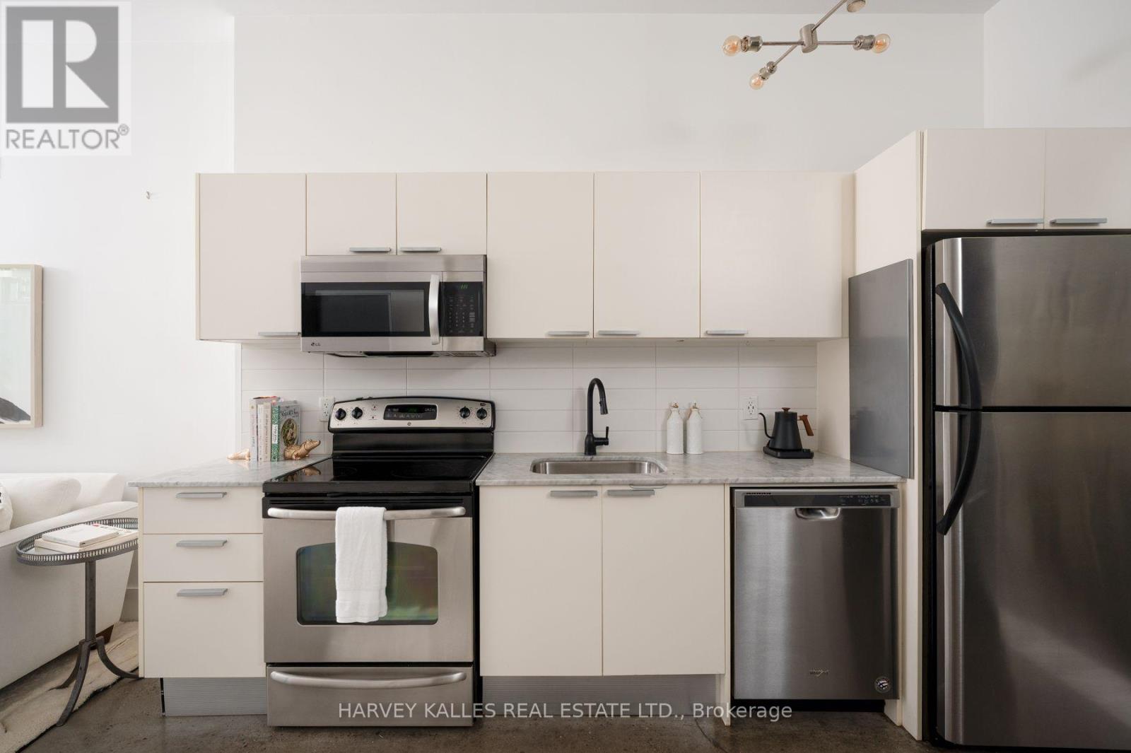 410 - 625 QUEEN STREET E