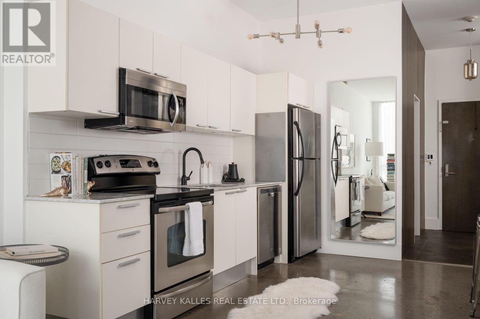 410 - 625 QUEEN STREET E