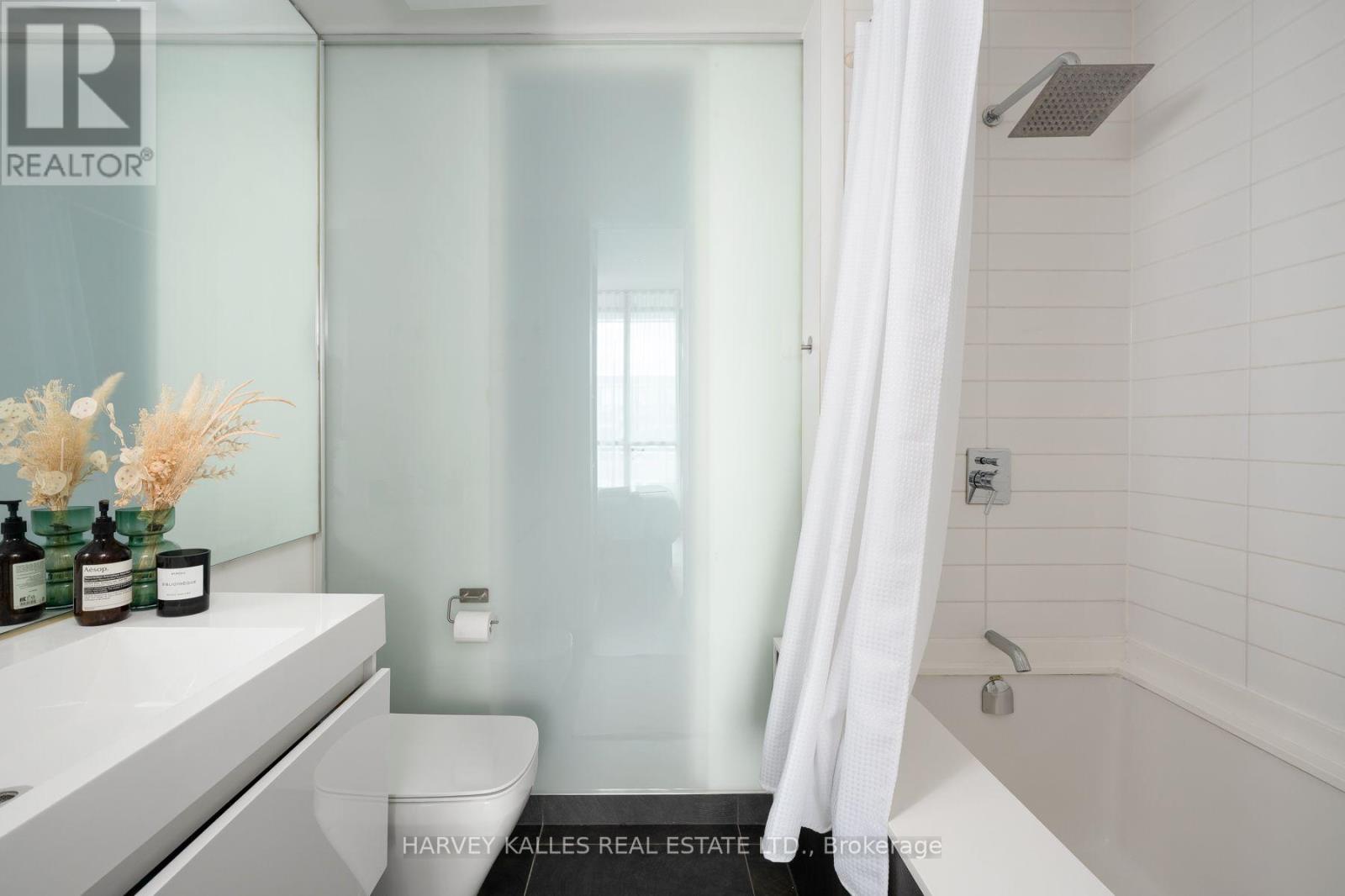 410 - 625 QUEEN STREET E
