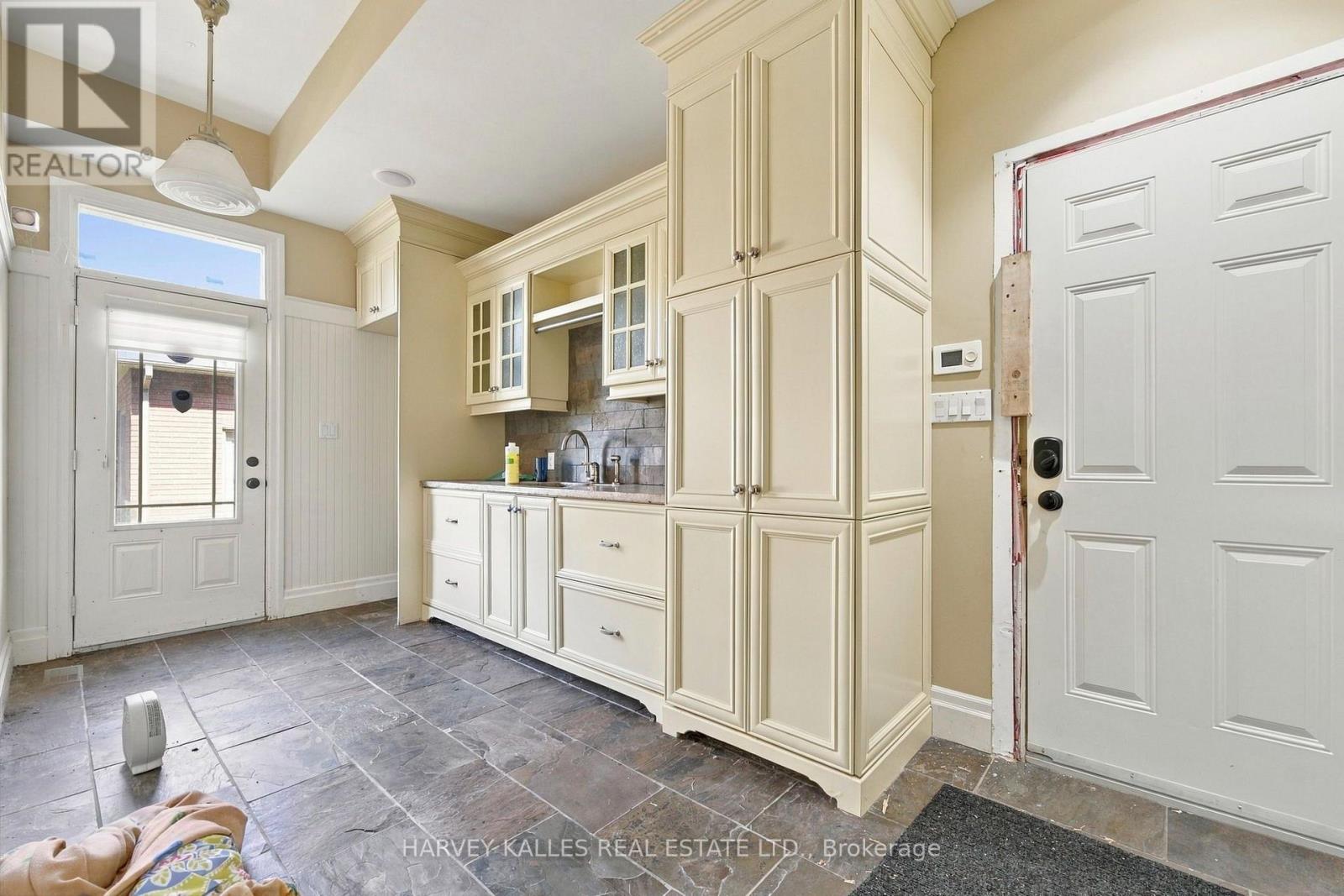 7472 ASHBURN ROAD