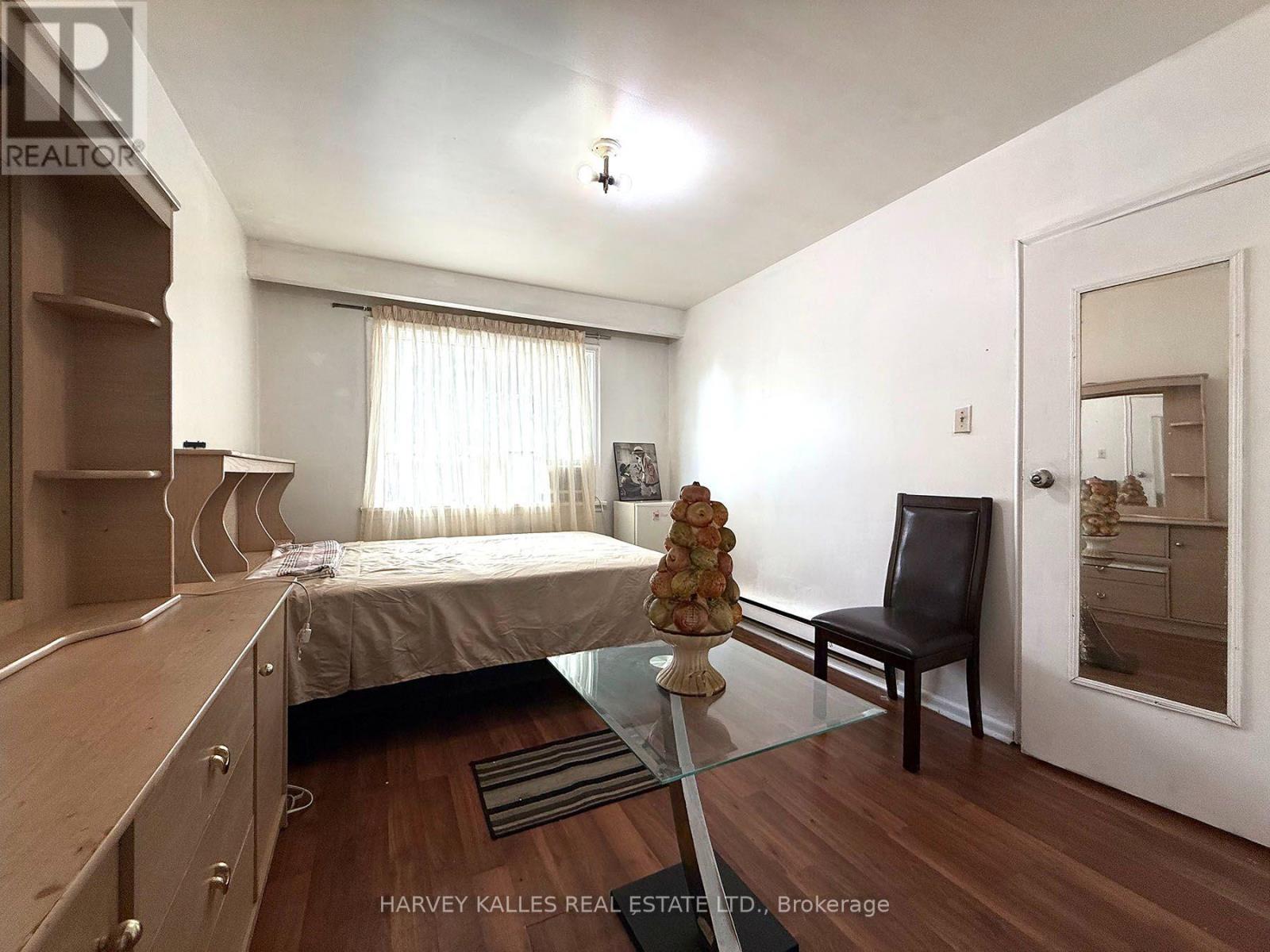 ROOM # 4 - 8 MEDFORD AVENUE