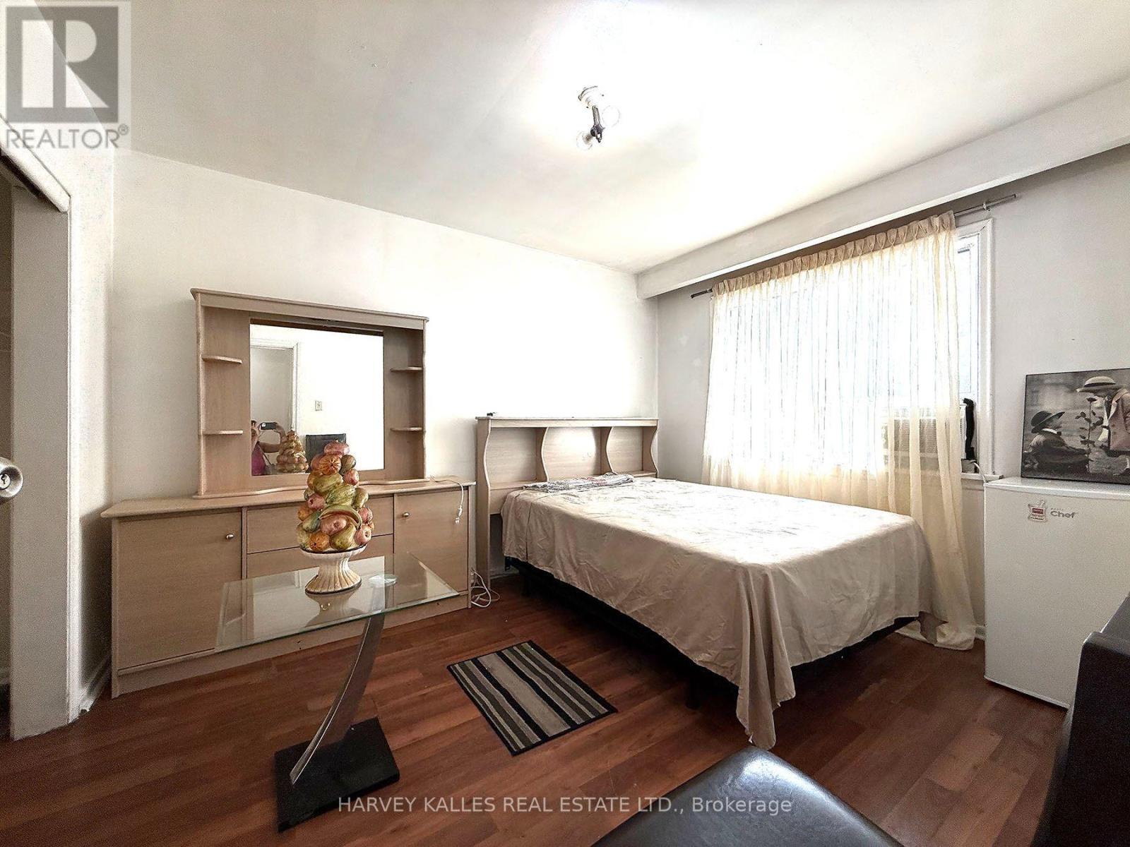 ROOM # 4 - 8 MEDFORD AVENUE