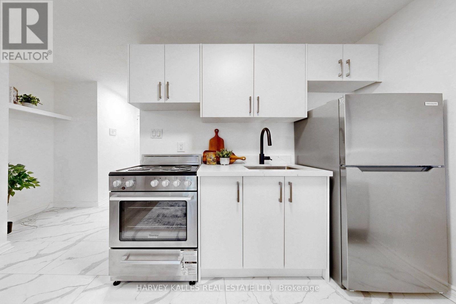 315 - 123 WOOBINE AVENUE