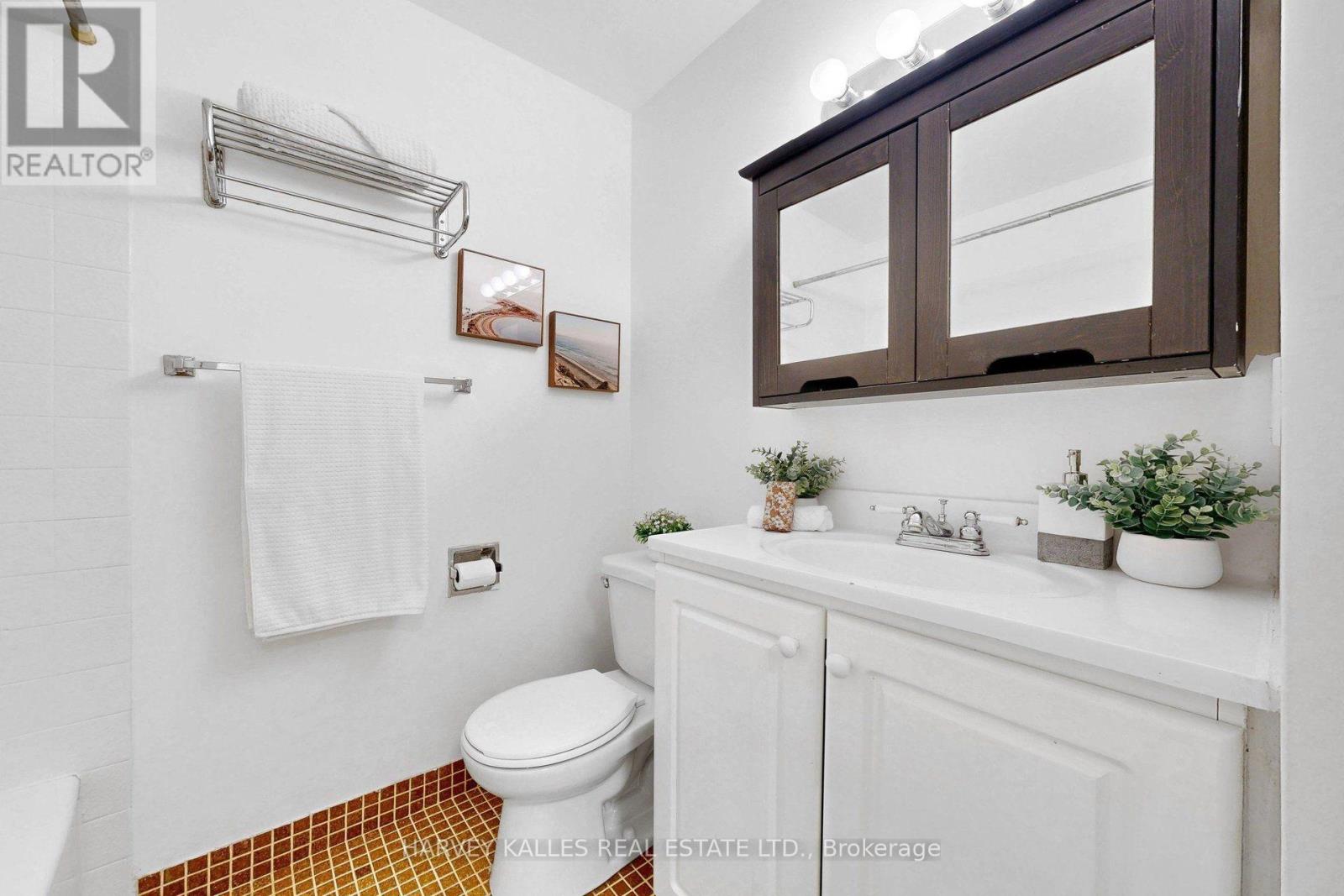 315 - 123 WOOBINE AVENUE