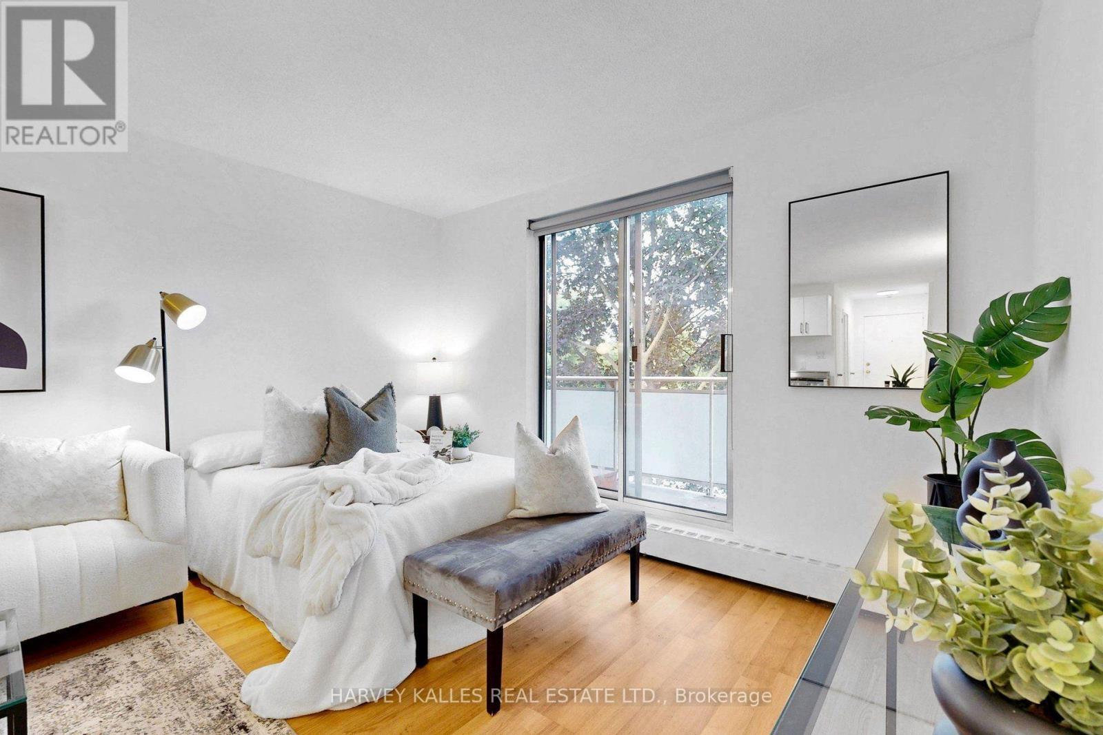 315 - 123 WOOBINE AVENUE