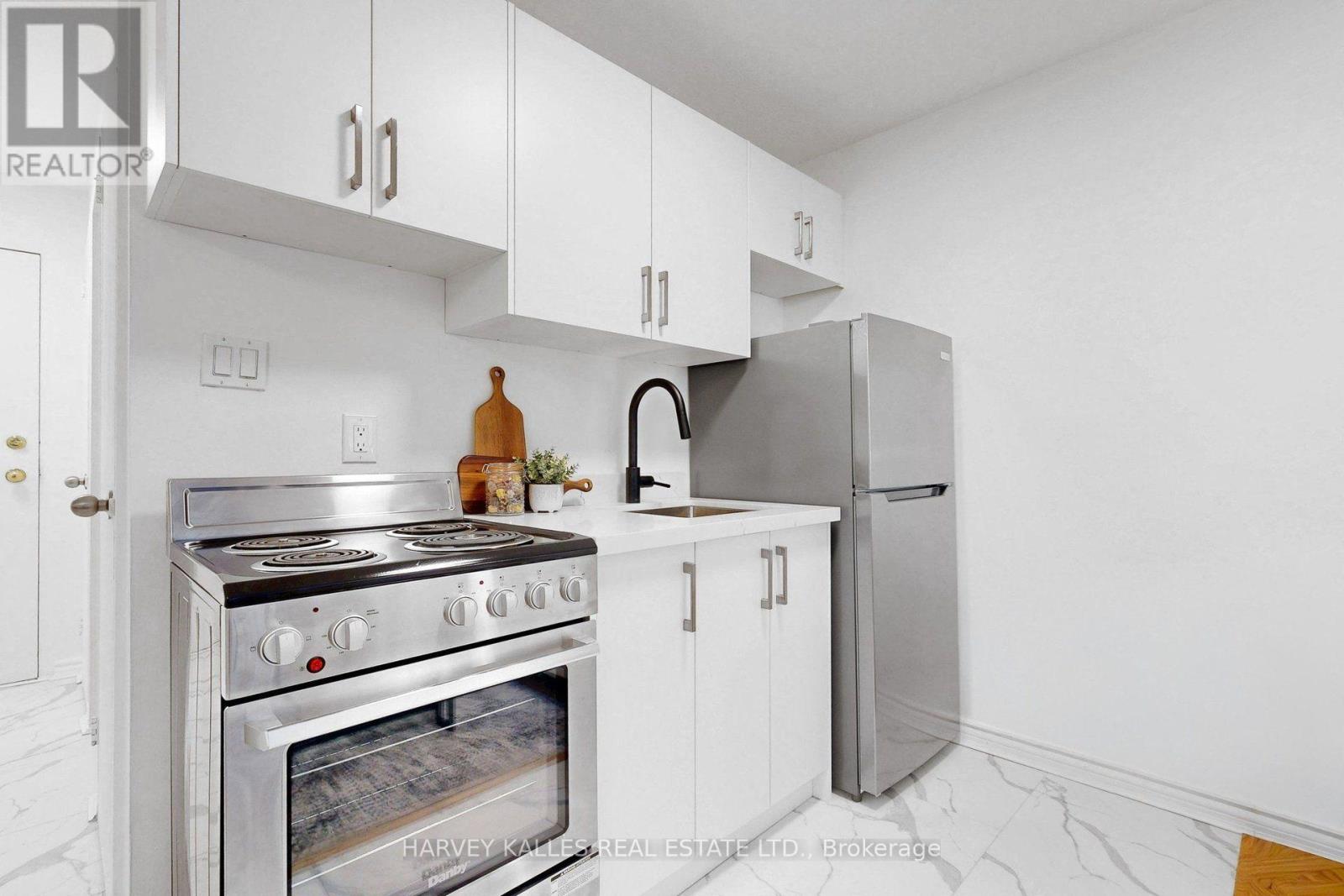 315 - 123 WOOBINE AVENUE