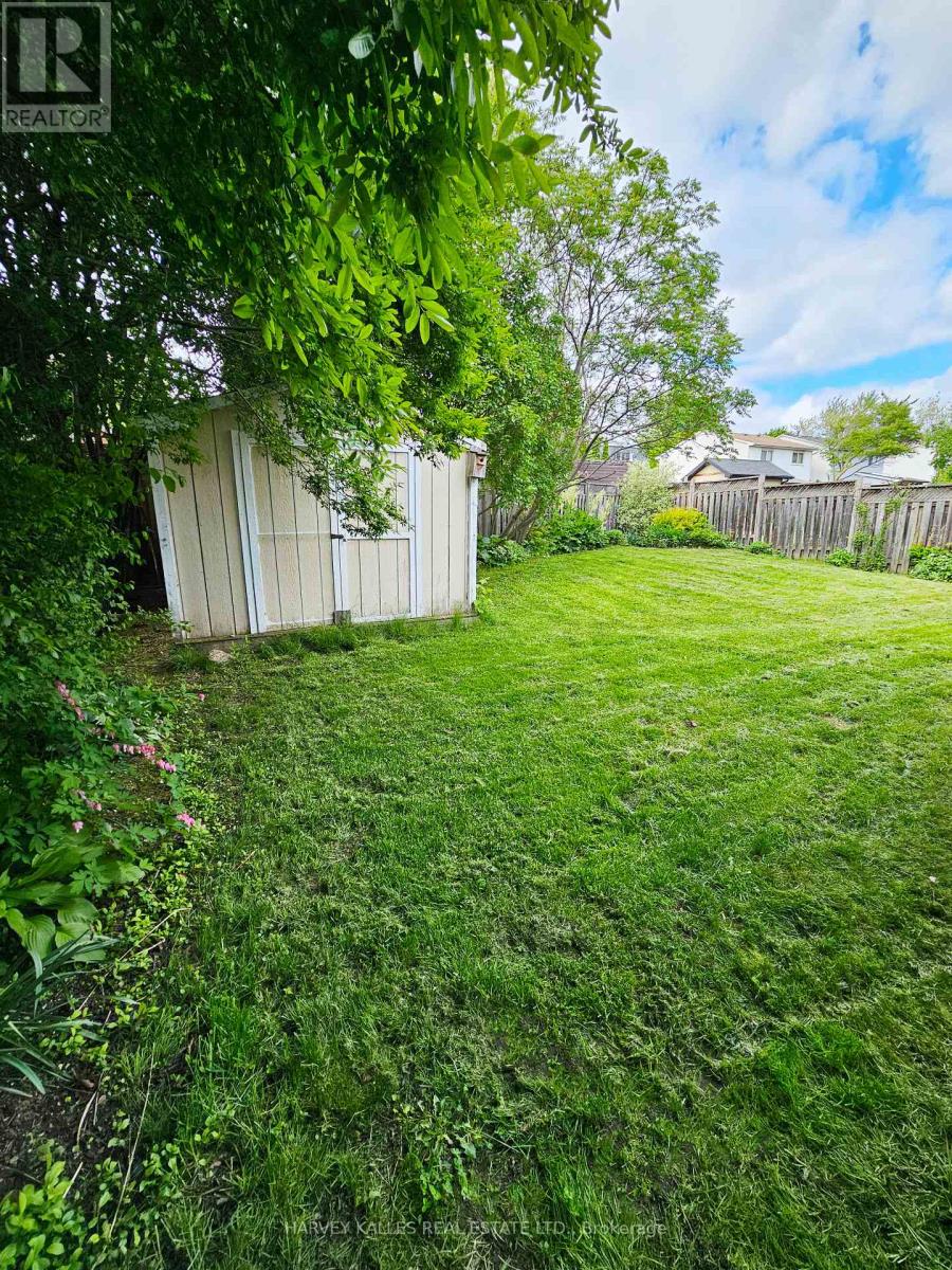 8 PILKINGTON CRESCENT