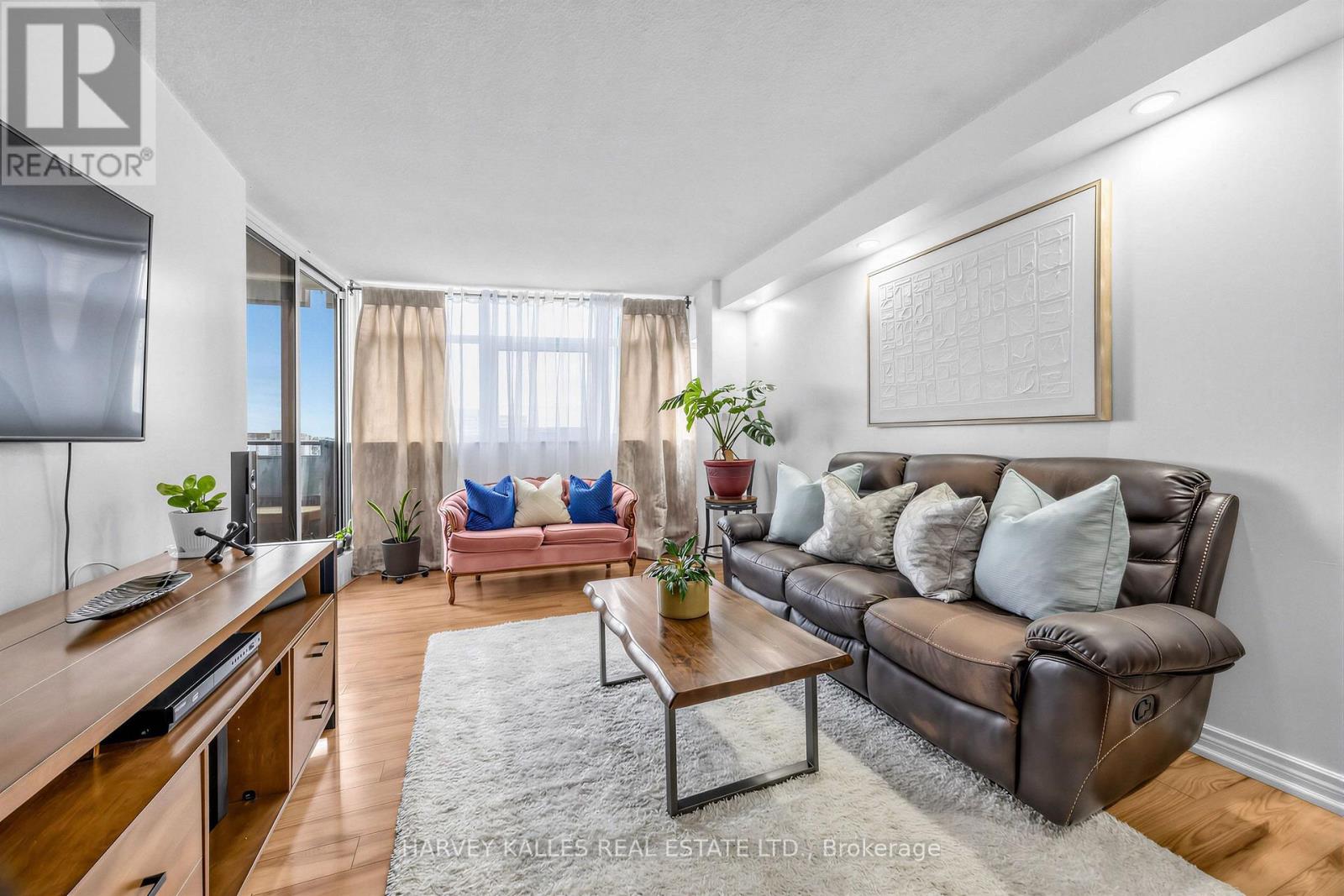 1801 - 100 ECHO POINT Unit: 1801
