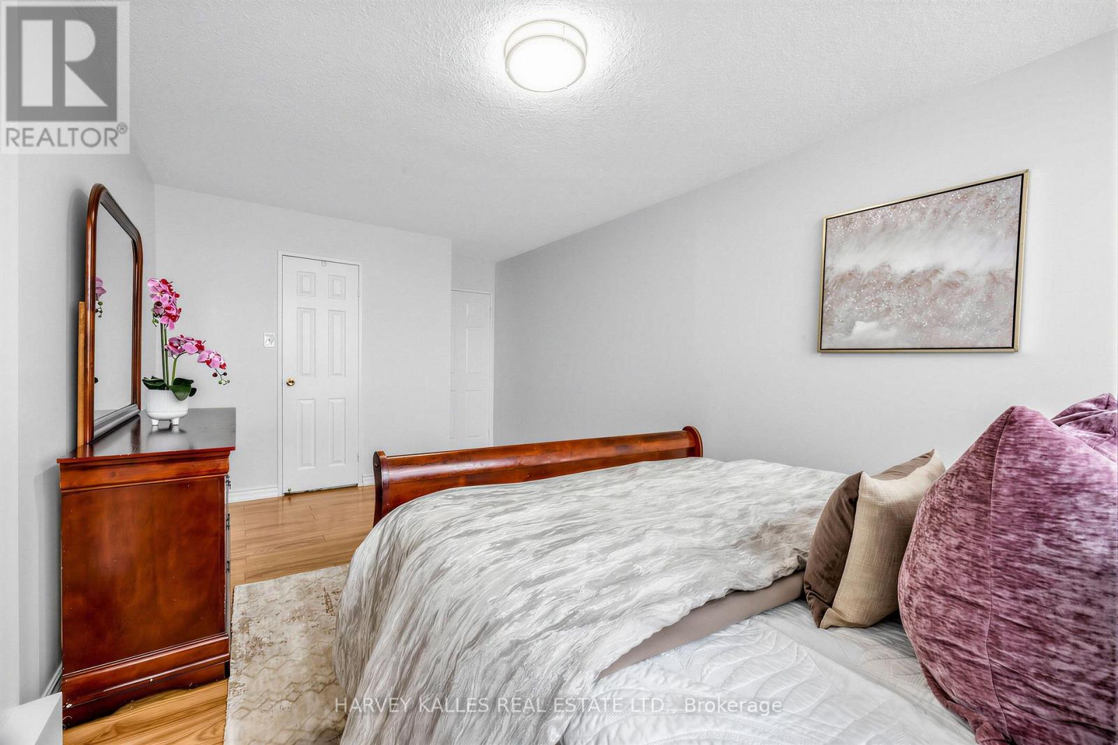 1801 - 100 ECHO POINT Unit: 1801