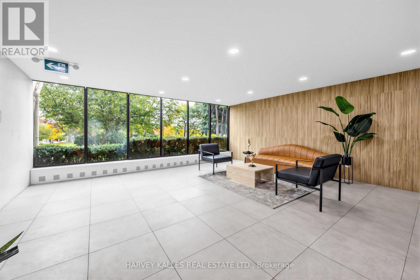 1801 - 100 ECHO POINT Unit: 1801