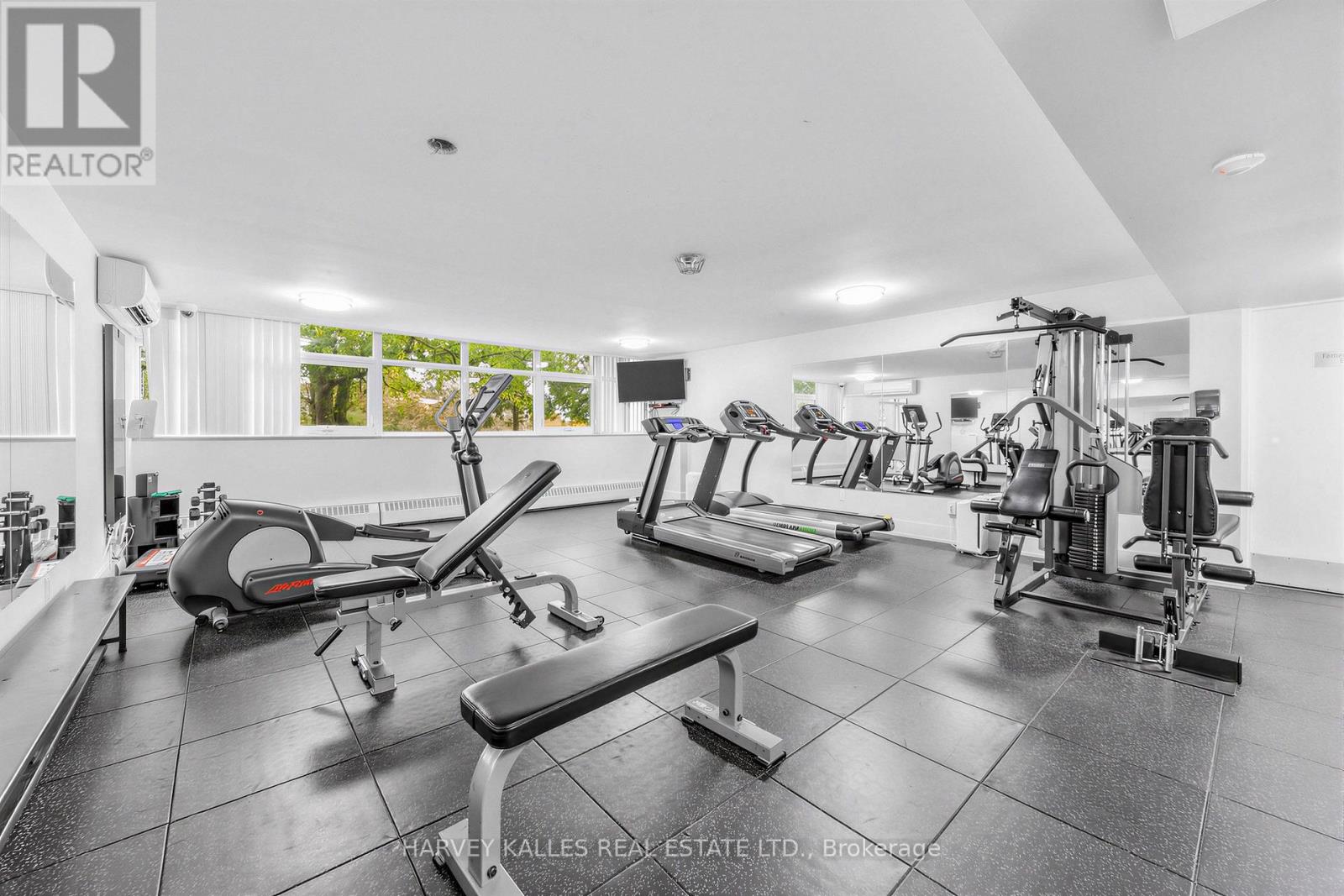1801 - 100 ECHO POINT Unit: 1801
