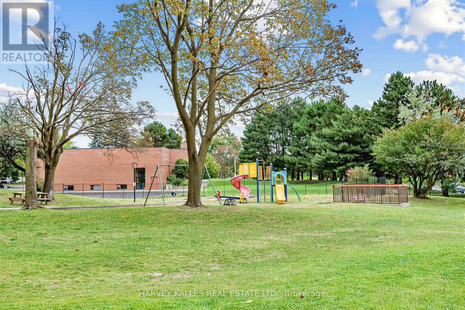 1801 - 100 ECHO POINT Unit: 1801