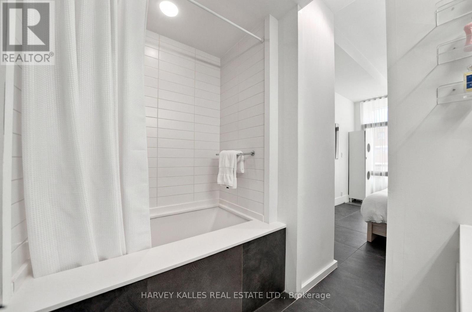410 - 625 QUEEN STREET E Unit: 410