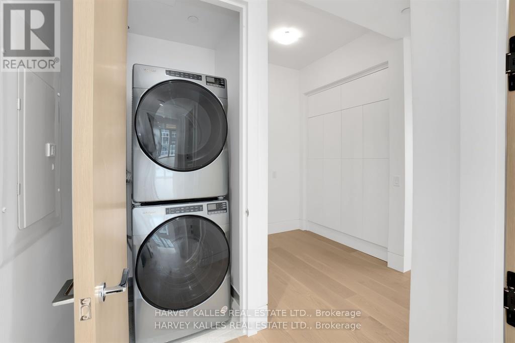 PH 102 - 9000 JANE STREET