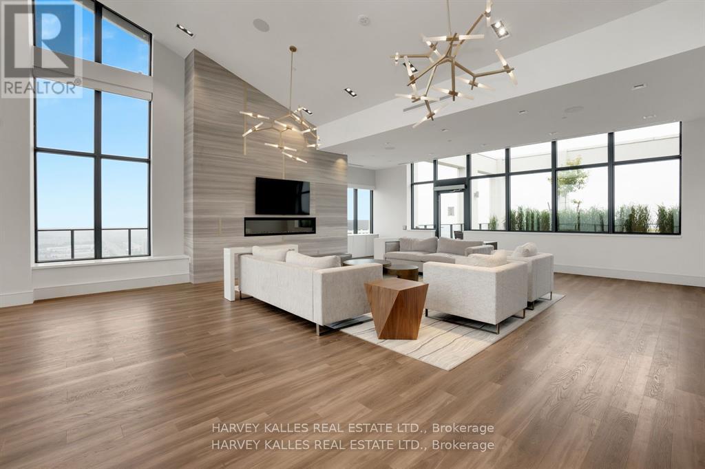 PH 102 - 9000 JANE STREET