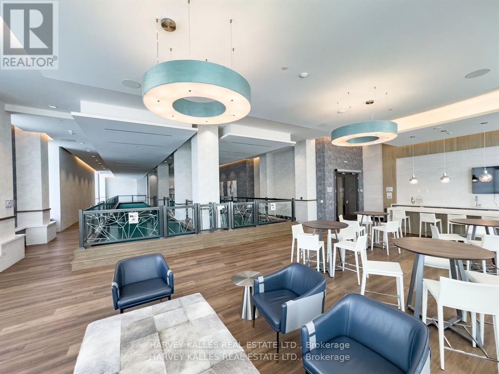 PH 102 - 9000 JANE STREET