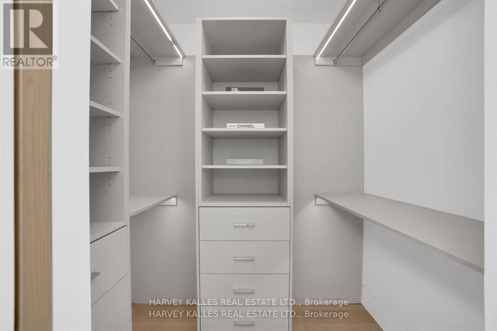 PH 102 - 9000 JANE STREET