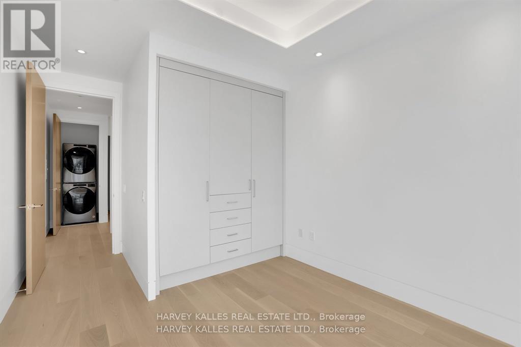 PH 102 - 9000 JANE STREET