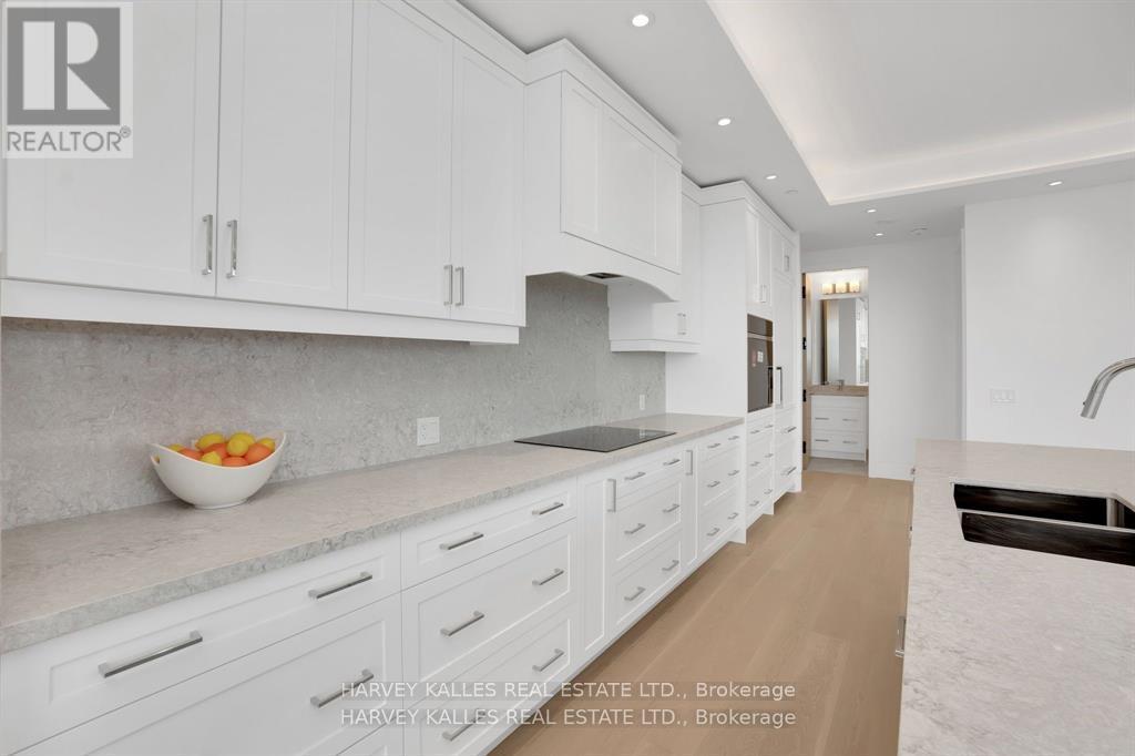 PH 102 - 9000 JANE STREET