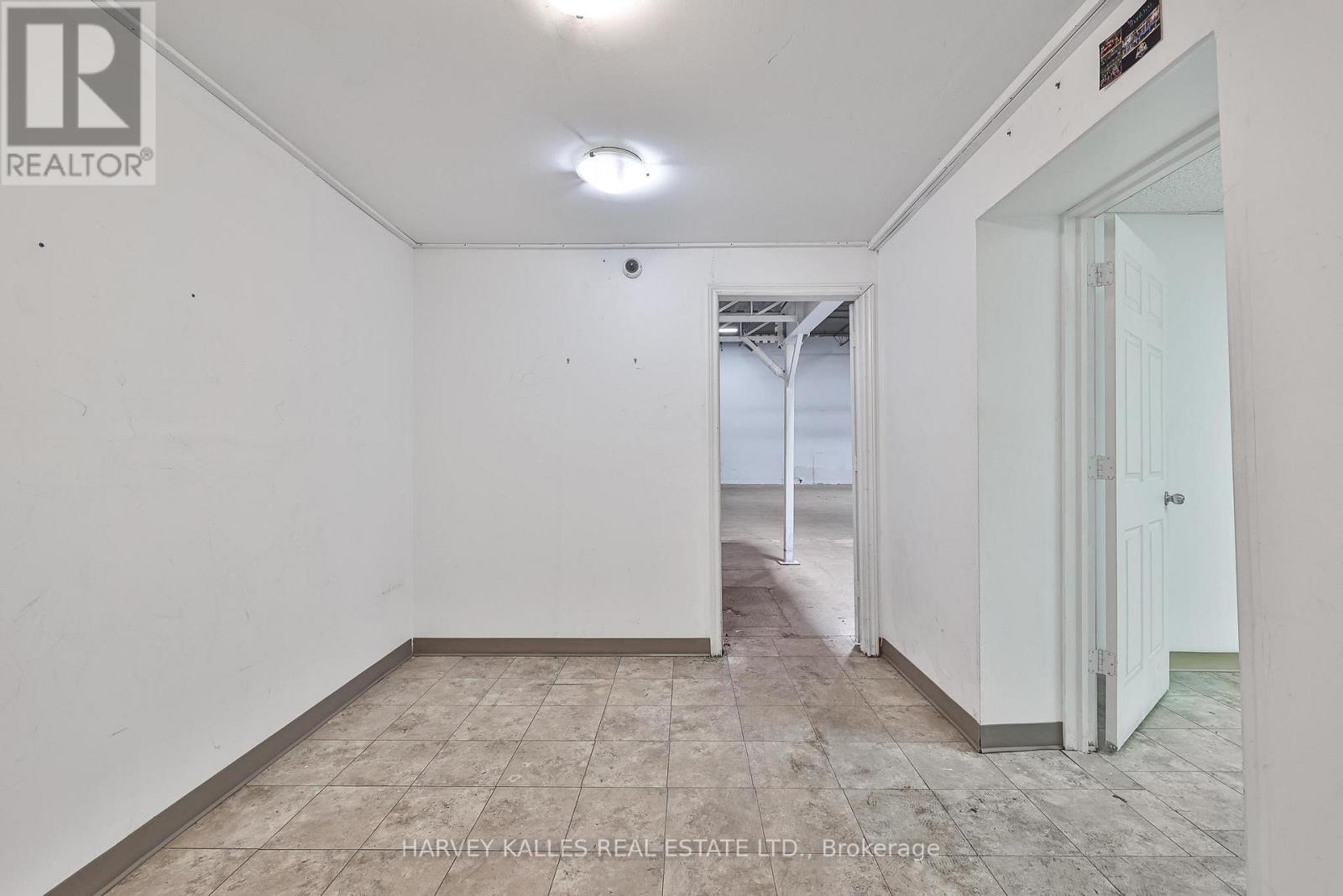 6 - 589 STEVEN COURT