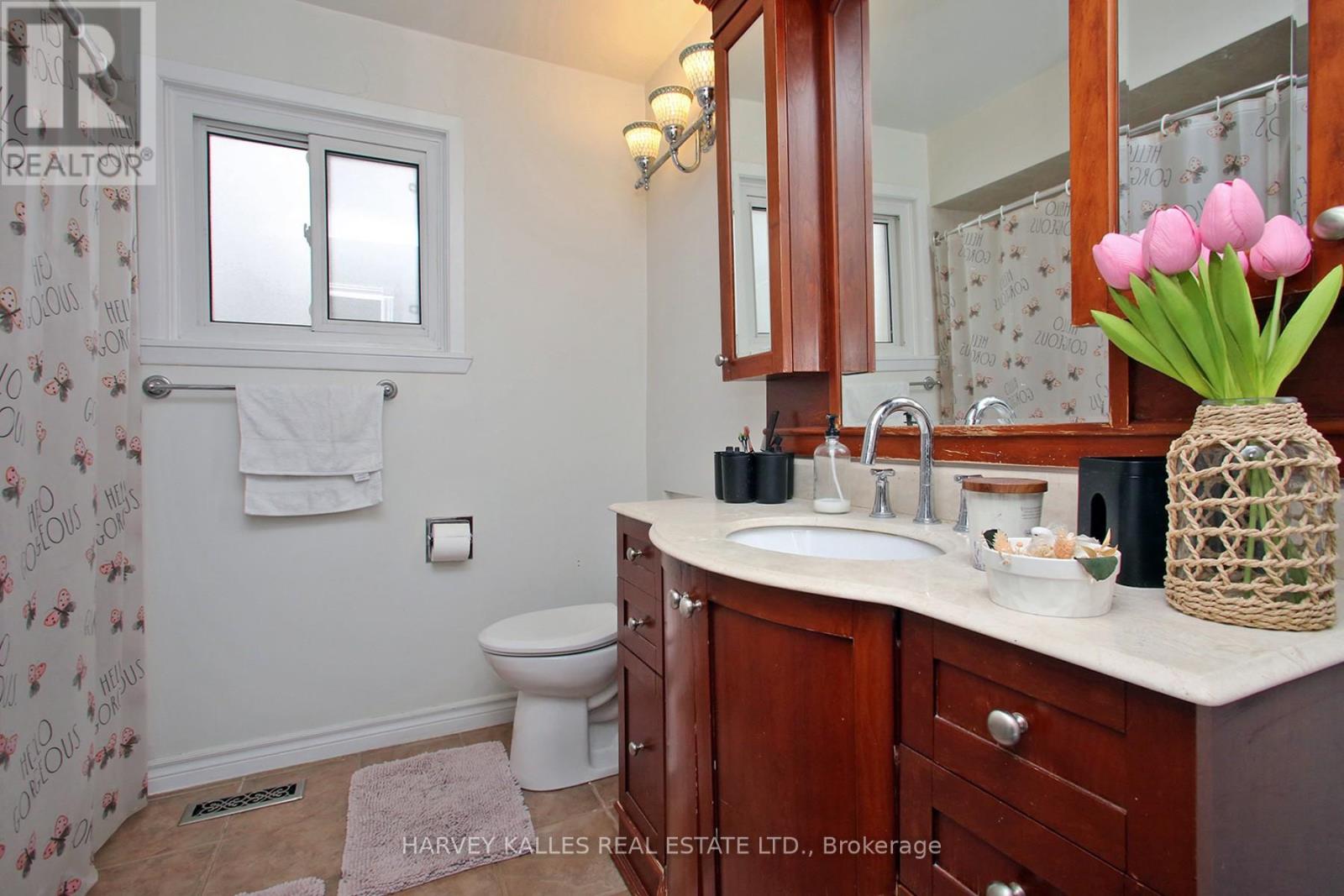 161 ROMFIELD CIRCUIT