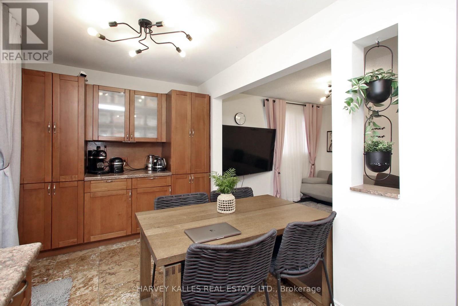 161 ROMFIELD CIRCUIT