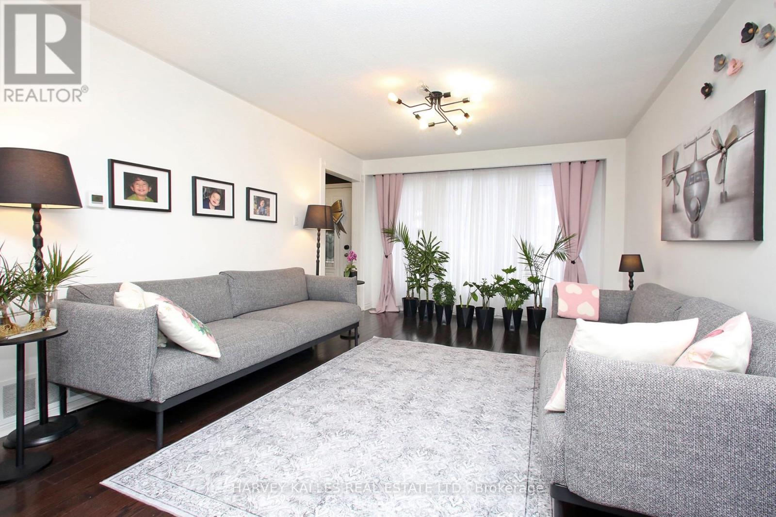 161 ROMFIELD CIRCUIT