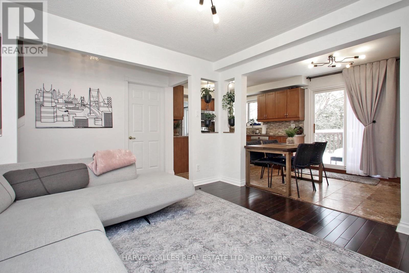 161 ROMFIELD CIRCUIT