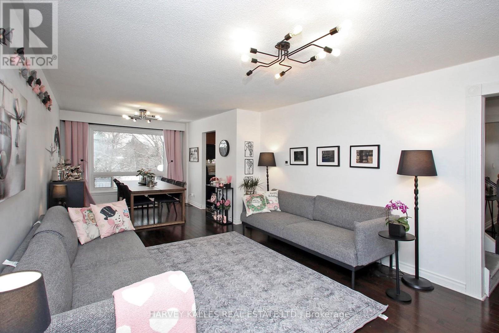 161 ROMFIELD CIRCUIT