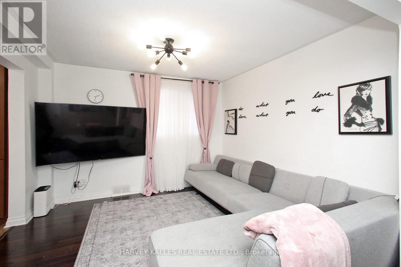 161 ROMFIELD CIRCUIT