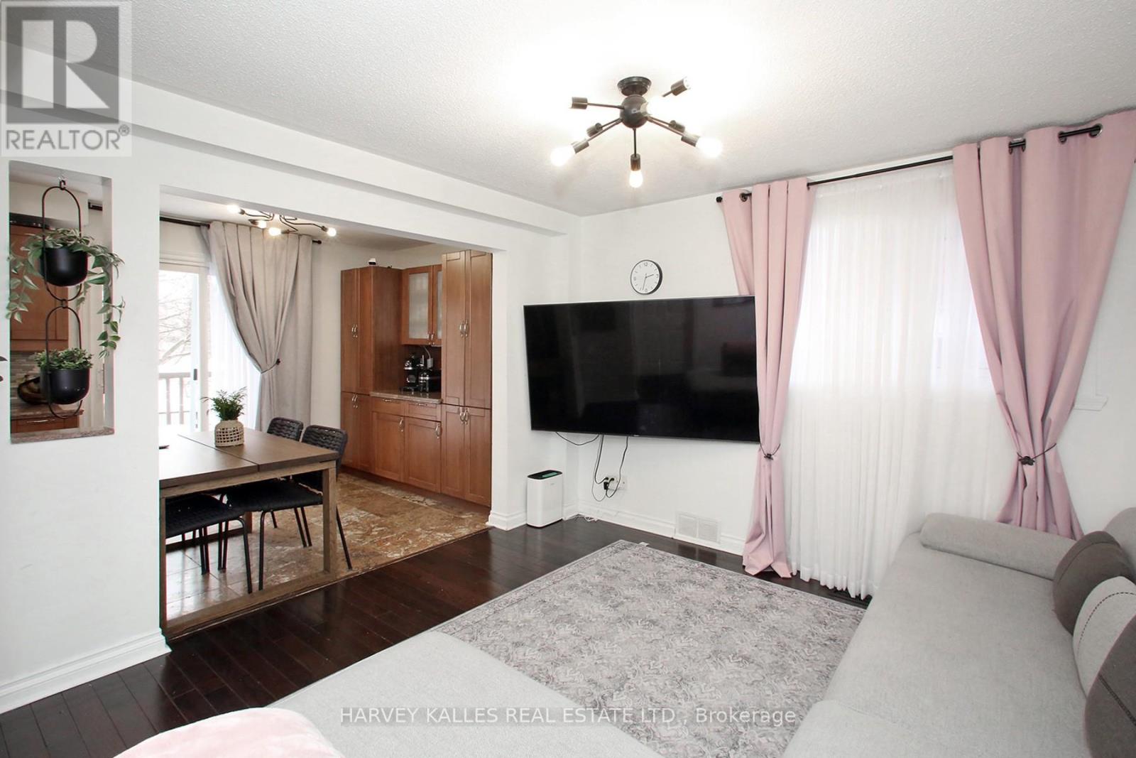 161 ROMFIELD CIRCUIT