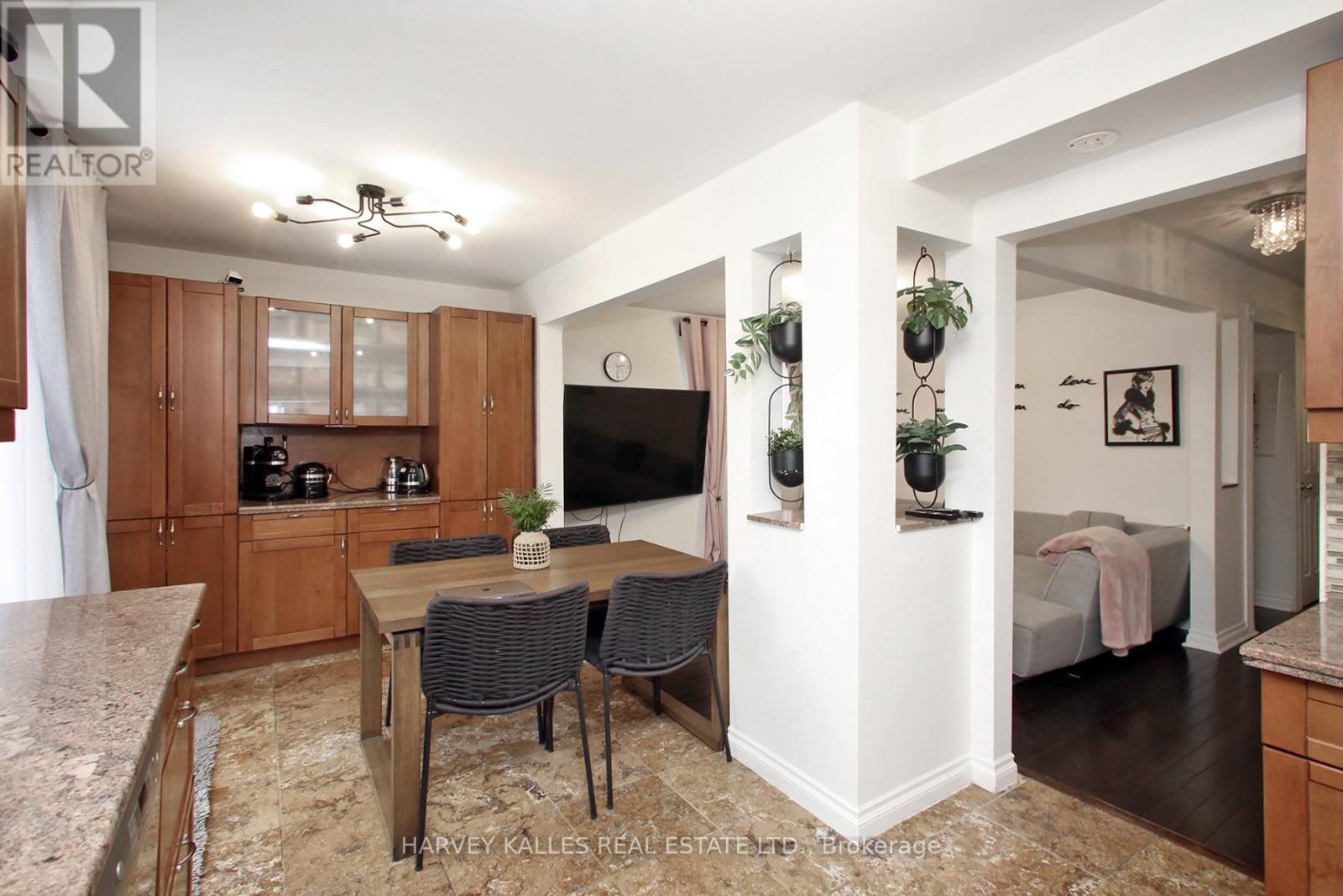 161 ROMFIELD CIRCUIT