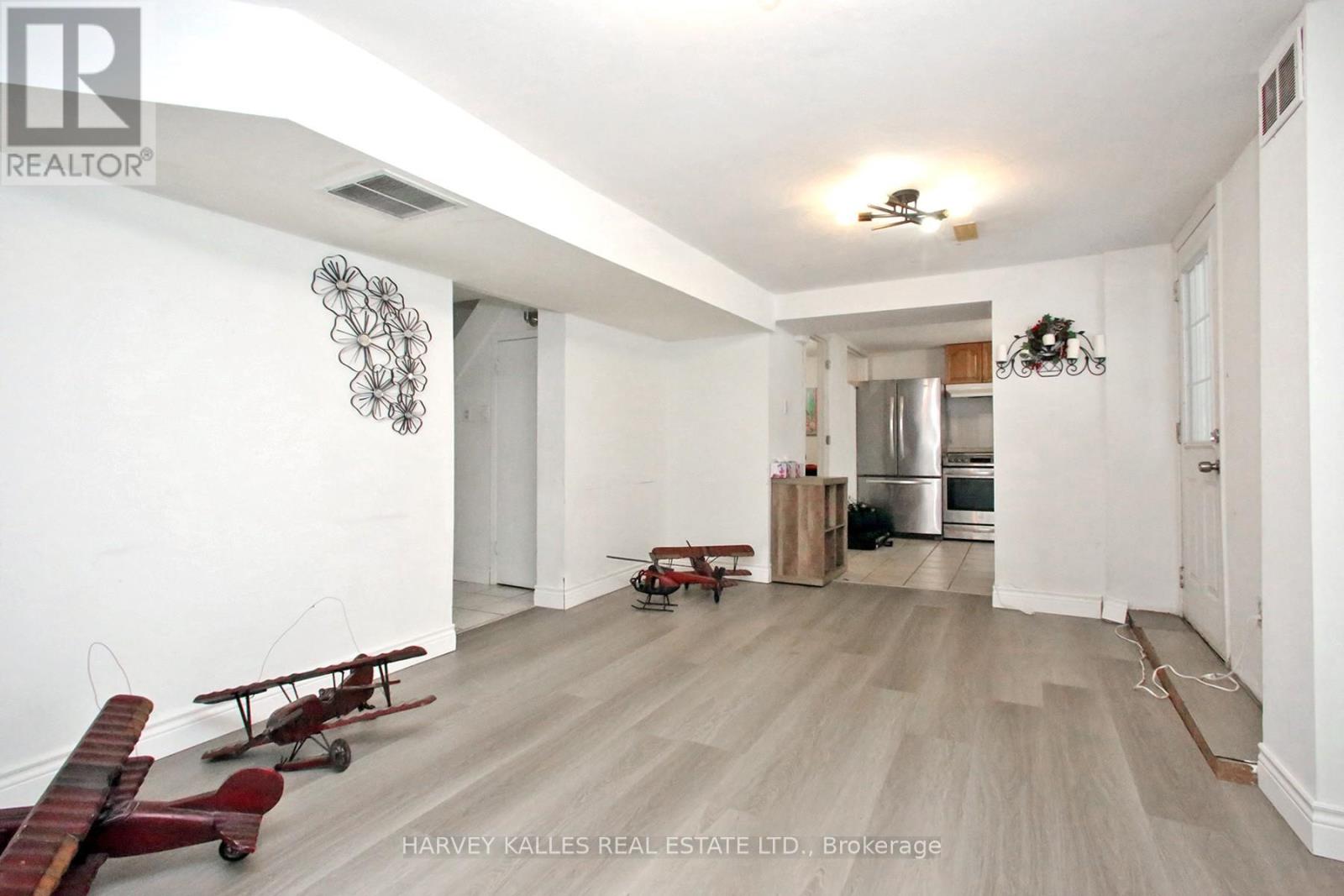 161 ROMFIELD CIRCUIT