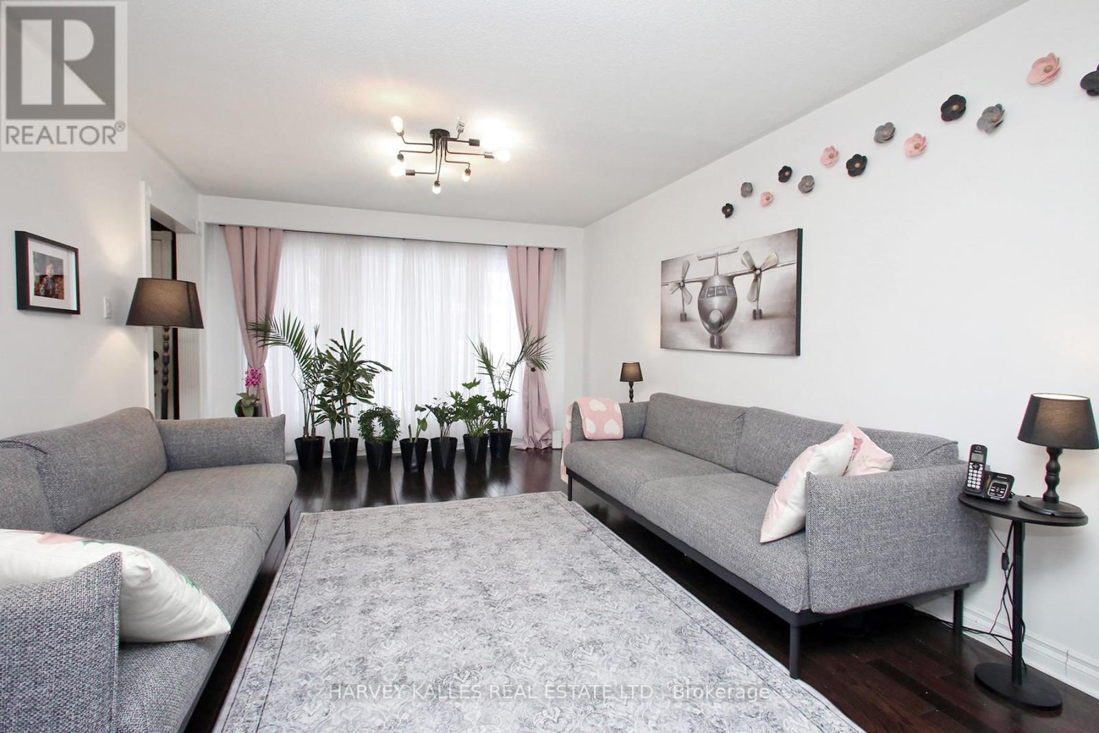 161 ROMFIELD CIRCUIT