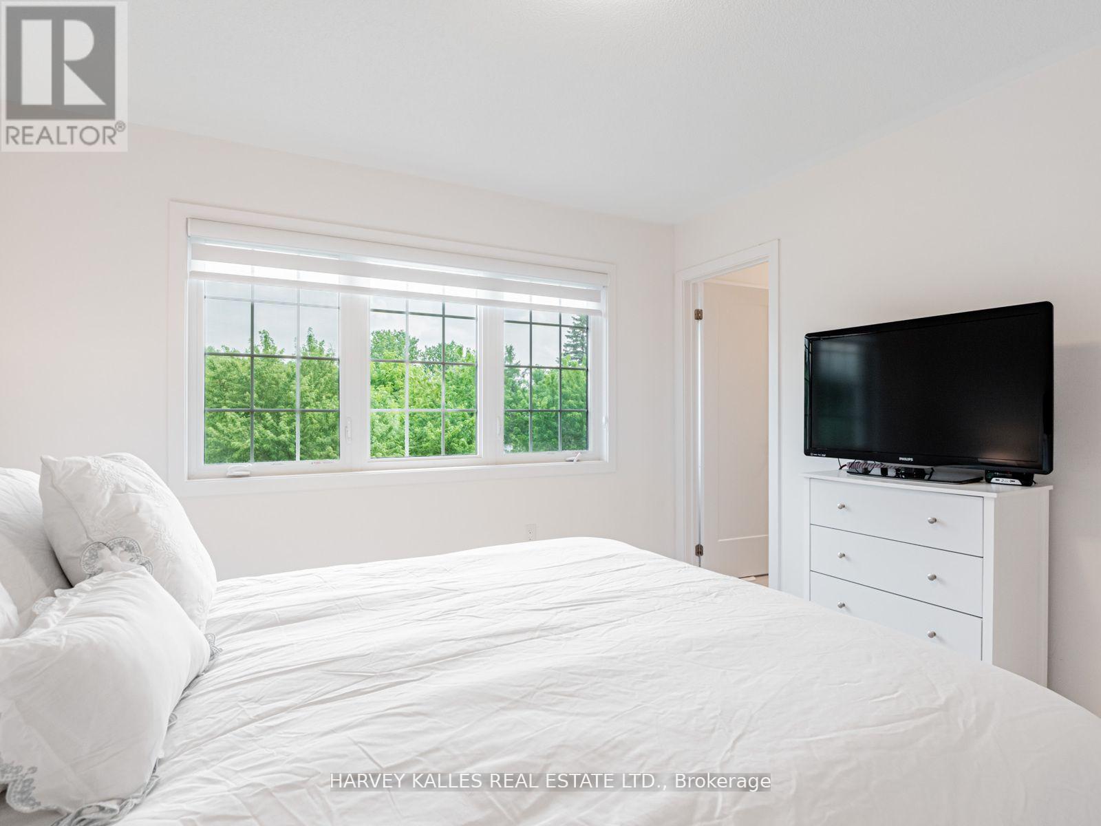 104 LYALL STOKES CIRCLE